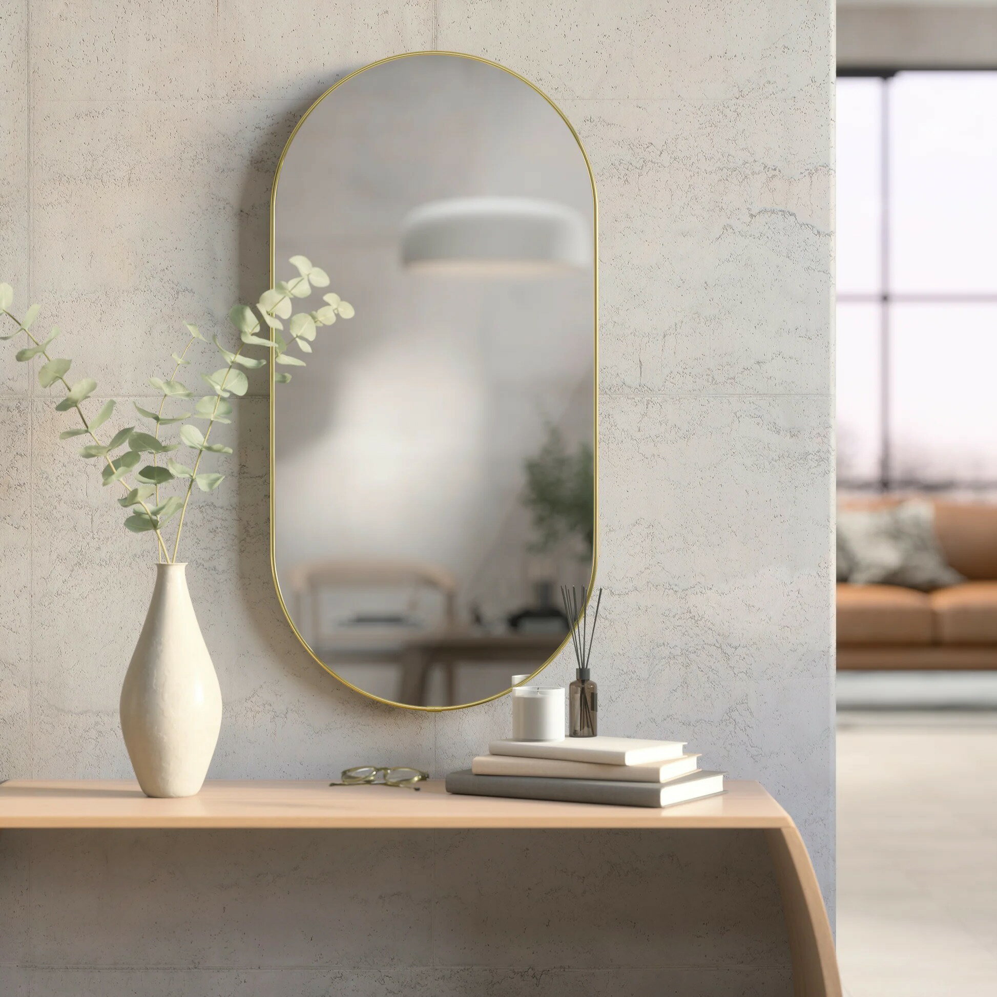 丸みを帯びた縦長フォルムが特徴のウォールミラー。光を取り込み、 空間を明るく広く見せてくれます。 細身のメタリックフレームが上品なアクセントとなり、玄関や廊下、寝室のインテリアにぴったり。 取り付けは簡単で、必要な金具も付属しています。縦横...