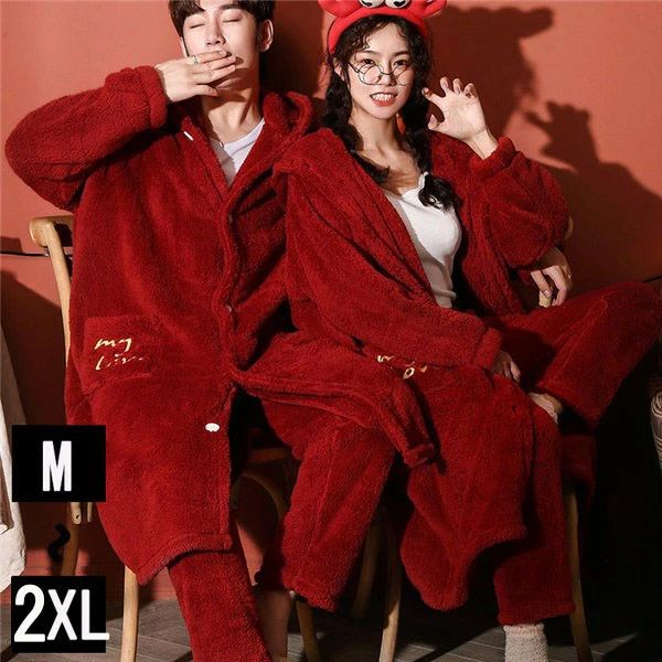 セット内容&nbsp;&#10053;&#42611;&#3075; ナイトガウンのみ※1着分のみ(男性と女性のセット商品ではございません)「記載のないアクセサリー、小物等は付属しません」 素材&nbsp;&#10053;&#42611;&#3075; ポリエステルなど カラー&nbsp;&#10053;&#42611;&#3075; ワインレッド サイズ (cm)&nbsp;&#10053;&#42611;&#3075; 女性サイズ M/バスト138　袖丈66　着丈113&nbsp; ズボンウエスト64-90　ズボン丈約98 L/バスト142　袖丈68　着丈113　ズボンウエスト68-95　ズボン丈約100 XL/バスト146 袖丈70　着丈113　ズボンウエスト78-100　ズボン丈約102 女モデル/身長169cm　体重48kg モデル着用サイズ：Lサイズ 男性サイズ L/バスト144　袖丈77　着丈115&nbsp; ズボンウエスト70-95　ズボン丈約100 XL/バスト150 袖丈78　着丈119&nbsp; ズボンウエスト76-100　ズボン丈約103 2XL/バスト156 袖丈78 着丈121&nbsp; ズボンウエスト82-105　ズボン丈約106男モデル/身長186cm　体重70kg　モデル着用サイズ：XLサイズ※表記寸法と実寸値の多少の誤差はご容赦ください 送料&nbsp;&#10053;&#42611;&#3075; ★1点 880円(北海道・九州・沖縄・離島除く)商品を複数ご注文の場合の送料は、下記の表を参照してください。 ※SALE品など、他商品との同梱発送不可の商品と合わせてご購入の場合、送料の計算が異なりますのでご注意ください。 注意事項&nbsp;&#10053;&#42611;&#3075; ●ページの閲覧環境によって、掲載写真と実際の商品の色合いが異なる場合があります。 ●モデルに小物を使う場合がございますが、商品に含まれませんので、セット内容をご確認ください。 ●製造過程・出荷過程の間に出来た細かなキズ・ヨゴレなどある場合がございます。細かい部分まで気になさる方は、ご購入をご遠慮ください。 ●商品の仕様は、製造元の都合により予告なく変更や突然の欠品等で商品手配の遅れや手配ができない場合がございます。 ●お届けした商品に不備がございましたら、お届け後5日以内にご連絡ください。早急に対応させていただきます。なお期日を過ぎた場合はお受け致しかねます。 ●土日祝祭日のご注文およびお問い合わせへの弊社からのご連絡は、翌営業日となります。 ●海外製品のため、詳細タグなし。 ●配送の関係上、ラッピング対応は受け付けておりません。 【納品書や領収書につきまして】 当店では個人情報保護及び環境保全の為ペーパーレス化に取り組んでおりますので、お届けのお荷物に納品書（お買上明細書）は同封しておりません。ご了承くださいませ。 ご希望の場合、ご注文時【備考欄】にご記入願います。PDFファイルをメールにて添付いたします。 SIMILAR COLOR 　 &nbsp;&nbsp;返品・交換・キャンセルについて サイズ間違い・イメージ違いなど、お客様都合によるキャンセルやご交換は原則として承っておりません。返品ルールに関しましては、リンク先ページをご覧の上、お気軽にお問い合わせください。 関連オススメ商品 ＊.*&#xA673;着る毛布 ペアパジャマ ナイトガウン レディー4,450円ガウン ナイトガウン ペアパジャマ 冬 ルーム3,980円〜ペアパジャマ 冬 バスローブ ナイトガウン ペ4,680円ナイトガウン ペアパジャマ モコモコ カップル3,990円狐 ペアパジャマ 冬 ルームウェア もこもこ 4,980円〜ペアパジャマ 冬 ルームウェア もこもこ ナイ4,980円〜ペアパジャマ もこもこ 冬 着る毛布 ナイトガ4,750円ペアパジャマ 冬 ナイトガウン もこもこ パジ5,150円ナイトガウン ペアパジャマ レディース メンズ6,230円新着商品はこちら ＊.*&#xA673;2025/10/31ロング ダウンコート 90％ダウン 大きいサイ37,500円2025/10/30ブーツ レディース 防水プラットフォーム ス9,050円2025/10/29ブーツ レディース 防水プラットフォーム 2w6,820円