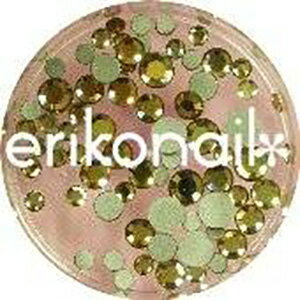 ・日本を代表するネイリスト黒崎えり子セレクト！！ ・お気に入りの色、シェイプを集めよう！ ・重ねて使える透明ケース入り！ スワロフスキー カラー：ライトトパーズ 単品サイズ：縦62×横幅50×奥行25(mm) 広告文責NEXTLABO