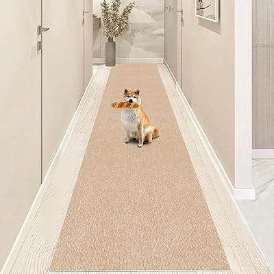 廊下 カーペット ロングカーペット ズレない 洗える 撥水 おしゃれ 無地 カーペットタイプ ロングマット 吸着 廊下敷き TPR 防音 ラグ 無地 ペット 置くだけで吸着マット ロングマット ロールマット 廊下マット キッチンマット 玄関マット 階段マット90×600cm 厚さ4 mm（ベージュ）ブランド色ベージュモデル商品説明【商品概要】&#128293;【多用途+自由に裁断可能】マットは多用途のマットです。場合によってはハサミで必要なサイズに裁断することができます。一般的に使用される2種類のサイズを提供しています：60×300cm、60×600cm、90×600cm、80×600cm、60×180cm、60×240cm、40×200cm、使いたい場所に合わせて自由にサイズを切ることができ、キッチンだけでなく廊下、玄関、キッチン、階段、椅子の床のキズ防止にも役立ちます。さまざまな場所で使用できます。&#128293;【繰り返し使用可能·丸洗い可能】吸着タイプなので、簡単に取り付け、取り外しができ、洗濯しても繰り返し使用できます。汚れた場合は、手洗いまたは洗濯機で繰り返し丸洗い可能。床保護マット 薄いので、分厚いマットと比べ、乾きも速い。 使わない時は巻き取り簡単に収納できます。&#128293;【滑り止めの廊下床保護マット】子犬や子猫が階段や廊下などで滑って倒れると、関節などに傷がつく。のこのカーペットの表面は柔らかく快適で、厚さは約4 mmで、滑り止め加工を施し、転倒時の衝撃力を床に比べて約2/3軽減することができる。ペットや要介護、小さなお子さんがいるご家庭は安心してご利用いただけます。&#128293;【騒音防止＋傷防止】廊下マットはPUとポリエステル不織布材料を用いて作られ、吸音性に優れ、様々な場所に適している。子供が走って遊ぶ音、ペットの爪が床に当たる音、椅子の摩擦音、ゲームをする音など、小さな生活音を吸収し、騒音を低減することができます。廊下のマットの底の自己吸引材は廊下にしっかりと貼り付けられており、冬には足を保護し、冷たい床を遮断することもできます。&#128293;【品質保証】の廊下マットはすべてロール状に発送され、開けたばかりの頃は折り目がついていて、しばらくするとどんどん消えていきます。受け取った製品はすぐに使用でき、滑らかで美しく、折り目はありません。当社のすべての商品には1年間の保証期間があります。商品の品質は万全ですが、万一商品に問題があれば交換や返品返金に対応します。商品の使用に問題があれば、お気軽にお問い合わせください。できるだけ早く処理します。【商品説明】【商品詳細】商品種別：廊下敷き・階段マット商品名：廊下 カーペット ロングカーペット ズレない 洗える 撥水 おしゃれ 無地 カーペットタイプ ロングマット 吸着 廊下敷き TPR 防音 ラグ 無地 ペット 置くだけで吸着マット ロングマット ロールマット 廊下マット キッチンマット 玄関マット 階段マット90×600cm 厚さ4 mm（ベージュ）製造元：商品内容：90×600cm色：ベージュ【当店からの連絡】