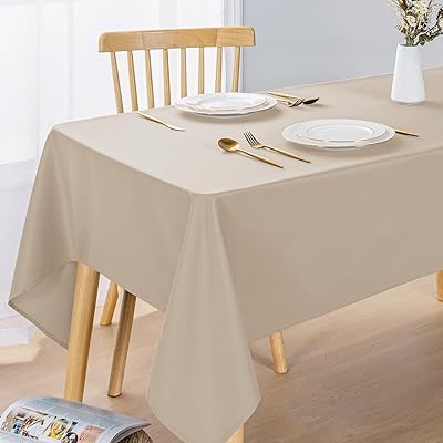 テーブルクロス 撥水加工 無地 北欧 汚れ防止 耐熱 長方形 テーブルカバー ポリエステル製 洗濯可 食卓 パーティー用 ベージュ 140×140cmブランド色ベージュモデル商品説明【商品概要】【高品質なファブリック】耐久性に優れた100%高級ポリエステル素材を使用。お手入れが簡単です。生地は通気性があり傷つきにくく、テーブルや家具を傷や日焼けから効果的に保護します。【防水・防汚】優れた撥水性能により、水や油汚れもタオルで簡単に拭き取れます。テーブルをいつも清潔に保てます。毎日の取り替えや洗濯の必要がありません。【シンプルなデザイン】シンプルでモダンなデザインが、ダイニングに自然な温かみを演出。上品なカラーバリエーションはあらゆるテーブルに調和し、リビング、キッチン、ダイニングルームなど様々な空間に対応します。【使用シーン】家庭での普段使いから、誕生日、結婚式、新年など、様々なシーンを美しく演出します。【お手入れ簡単】ワインなどの液体も、濡れた布やナプキンですぐに拭き取れます。耐久性のある防汚加工により、綿や麻素材よりも洗濯が簡単。洗濯機で洗えます（漂白剤不可）。ポリエステル素材なので型崩れしにくく、洗濯後もシワになりにくいです。【商品説明】当社のテーブルクロスは、100%ポリエステル素材を使用しており、一般的な綿製のテーブルクロスよりも扱いやすく丈夫で、お手入れが簡単です。特徴：当社のテーブルクロスは防油、防汚、防傷、防水で、テーブルや家具を傷や汚れ、日焼けから守ります。縁部分は丈夫な縫製で仕上げられ、クラシカルな外観。普段の食事からディナーパーティー、祝祭日のイベントなど、あらゆる場面でお使いいただけます。【商品詳細】商品種別：ホーム＆キッチン商品名：テーブルクロス 撥水加工 無地 北欧 汚れ防止 耐熱 長方形 テーブルカバー ポリエステル製 洗濯可 食卓 パーティー用 ベージュ 140×140cm製造元：商品番号：DWJP-PWNZB-140140-26商品内容：140 cm x 140 cm (長方形)色：ベージュ商品タイプ：モダン【当店からの連絡】