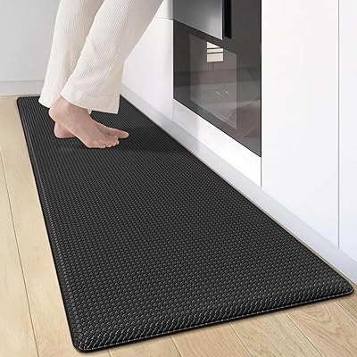 キッチンマット 240 拭ける 撥水 厚さ10mm クッション性 防汚 抗菌 防臭 フロアマット マット 床 台所 マット ロングキッチンマット ポリ塩化ビニール ずれない 洗濯不要 低反発 クッション性あり 44x240cm ブラックブランド色ブラックモデルPVC-black-45x240cm商品説明【商品概要】【防汚、撥水性に優れている】耐湿性・速乾性に優れるとされるポリ塩化ビニル素材を使用したので、水分や油汚れは拭くだけできれいに落とせます。【床保護床のキズ防止、寒さ対策】肉厚な6mm厚のキッチンマットが中に低反発ウレタンが入っていて、クッション性・踏み心地のよさに工夫されているので、足腰の負担を軽減することができる上に、鍋やフライパンなど重たい調理器具を落としてしまったときに、床が傷つくのも予防してくれます。【滑り止め性能が優秀】料理中はキッチンの中をあちこち歩き回ると考慮し、裏側にはすべり止め加工が施されている、滑る心配はございません。【機能が豊富】防水・防汚機能に加え防炎機能も備えている拭けるキッチンマット、キッチンに適した機能がそろっているのも魅力です。【サイズ】厚さ10mm！クッション性アップ 約44×240　素材：ポリ塩化ビニル、発泡コートン　中材：10mm低反発ウレタン入り，やさしい色合いかつ高級感なデザインは、キッチンの雰囲気を大きく変えすぎることがありません。『ご注意』初めて使う時,素材特有の匂いが多少有りますので,気になる場合は風通しの良い場所で2~3日,陰干ししてください.お知らせですが、機械の温度や原材料の違いにより、商品に色差が生じる可能性があります。もし商品が予想と異なる場合は、随時返金・返品を承りますので、ご遠慮なくお知らせください。 お客様の満足が私たちの最優先事項です。ご不明点がございましたら、いつでもメールにてご連絡ください。【商品説明】デザイン性が高く、拭けるタイプのキッチンマット。 防水・防汚機能に加え防炎機能も備えている多機能性 衝撃を吸収する厚手のプラスチック（PVC）素材、ロボット掃除機での床掃除もスムーズにできて便利です。 ロボット掃除機がスムーズに走れるのは便利なポイントです。【商品詳細】商品種別：ホーム＆キッチン商品名：キッチンマット 240 拭ける 撥水 厚さ10mm クッション性 防汚 抗菌 防臭 フロアマット マット 床 台所 マット ロングキッチンマット ポリ塩化ビニール ずれない 洗濯不要 低反発 クッション性あり 44x240cm ブラック製造元：商品番号：PVC-black-45x240cm商品内容：44x240色：ブラック商品タイプ：モダン【当店からの連絡】