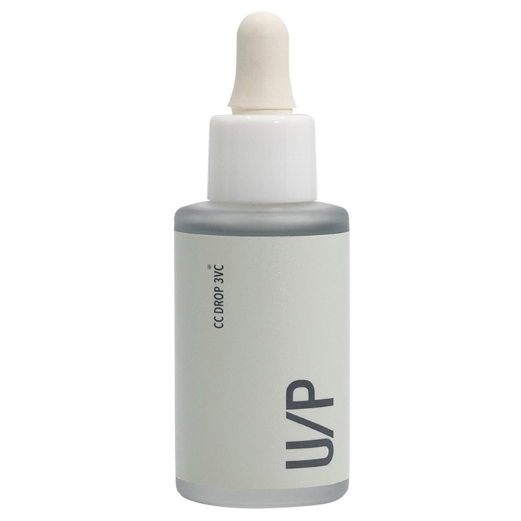 商品名 UP CC ドロップ 3VCエッセンス （ビタミンC美容液） 45ml 商品説明 ベースには、いつもの水ではなく「機能性水」を使用。 無駄を省いた「コンプレックスサポート美容液」。 CCドロップは、発酵コラーゲン水とCICA水をベースに、 それぞれのお悩みをサポートする美容成分をベストなバランスで配合した高濃度コンプレックス美容液です。 本気の集中お悩みケアが行えます。 ・発酵コラーゲン水 発酵コラーゲン水とは、発酵させたコラーゲンや低分子のコラーゲンを培養し、 遊離アミノ酸やペプチドが多く含まれた発酵水を減圧蒸留してつくった水です。 通常化粧品に使用する水とは異なり、5％グリセリン溶液と同等以上の保湿効果がある水です。 ・CICA水 肌荒れを防ぎ、お肌を鎮静させる効果のある伝統的なハーブ「ツボクサ」から抽出した ツボクサ美容成分（ツボクサ葉水・マデカッソシド、アシアチコシド）をミックス配合して作った水です。 通常安定性や、浸透性、持続性が乏しいビタミンCの条件をカバーし、 より効果的にお肌にアプローチできる3種のビタミンC誘導体を、独自技術によりベストなバランスで配合。 毛穴まわりのお肌を潤してハリを与え、キメの整った透明感のあるお肌へ導きます。 リン酸アスコルビンMg（攻める）→パルチミン酸アスコルビルリン酸3Na（浸透） →テトラヘキシルデカン酸アスコルビン（留まる） 1回スポイト ワンプッシュ 朝晩のご使用で 約1ヶ月分 内容量 45ml 効果的な使い方 化粧水後にワンプッシュを手にとります。 両手でハンドプレスして美容液をなじませます。 小じわや毛穴が気になる箇所には念入りに。 乾燥の季節や気になるときは重ねて塗ります。 仕上げにお手持ちの乳液やクリームなどで蓋をして閉じ込めます。 ご使用上の注意 ●お肌に異常が生じていないかよく注意して使用してください。 ●次のような場合には使用を中止して下さい。そのまま使用を続けますと、症状を悪化させることがありますので、 　皮膚科専門医等にご相談されることをおすすめします。 　（1）使用中に赤み・腫れ・かゆみ・刺激、色抜け（白斑等）や黒ずみなどの異常があらわれた場合 　（2）使用したお肌に直射日光があたって上記のような異常があらわれた場合 ●肌に異常がある場合（傷やはれもの・しっしん等）、異常のある部位にはご使用しないでください 。 発売元 ジャパンギャルズ キーワード 【ブランド】 UP CC ドロップ 3VCエッセンス （ビタミンC美容液） 45ml 【仕様・特徴】 美白 美肌 透明感 白肌 美人 トーンアップ 簡単オフ 化粧下地 乳液 粉吹きしない ワントーンアップ 全身 せっけんで落とせる 日焼け止め 色補正 塗る メイドインジャパン made in japan 店頭人気 レビュー高評価 【対象・サイズ】 CHILD チャイルド チルドレン 子供用 キッズ KIDS メンズ 男性用 マン レディース 女性用 ウィメンズ ladies women 10代 20代 30代 40代 50代 60代 70代 80代 大きいサイズ 小さいサイズ 【用途】 夏用 真夏 猛暑 熱中症 海 プール 農業 畑 アウトドア バケーション スポーツ マラソン 野球 サッカー バスケットボール ソフトボール 水泳 旅行 おしゃれ オシャレ かわいい 大人 おでかけ 仕事 通勤 オフィス ビジネス 立ち仕事 レジャー 遊び ママ 育児 子育て 【シーズン】 春 夏 秋 冬 サマー SUMMER オータム ウィンター オールシーズン 年中 定番 SS AW FW 【お祝いに】プレゼント ギフト 贈りもの 贈り物 母の日 2021 誕生日 バースデー 敬老の日 クリスマス ホワイトデー 快気祝い 出産祝い 就職祝い ラッピング無料 ラッピングサービス 選べるラッピング 【サービス】 あす楽 交換 返品 楽ギフ 楽天プレミアム 学割【コンビニ受取対応商品】