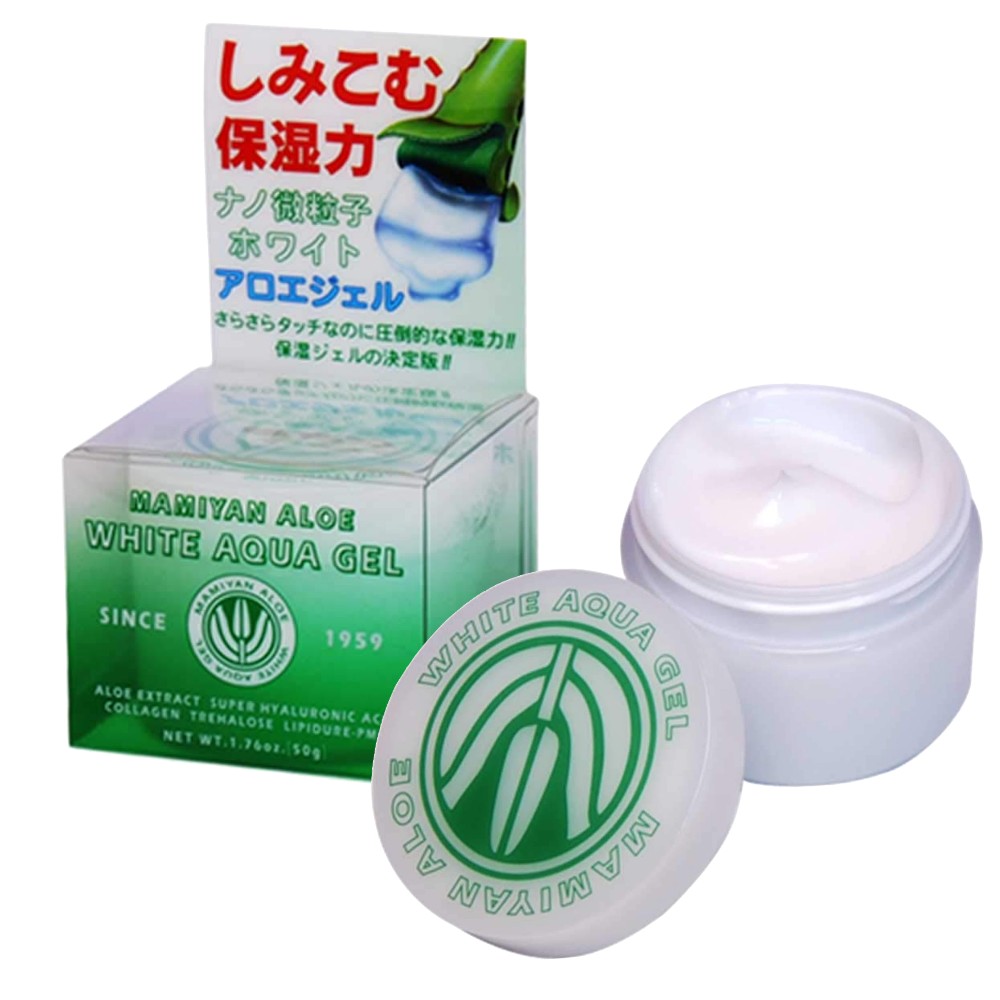 商品名 マミヤン アロエ ホワイトアクア ゲル 商品説明 「マミヤン アロエ ホワイトアクア ゲル 50g＜保湿ジェル＞」は、水溶性の保湿剤が肌を覆いしっかり保護する保湿ゲルです。 ゲル(=ジェル)を名乗っていますが、一般的に言うジェルより多めの油分で、乳液に近い配合です。そのため白色です。 水溶性の保湿剤が肌を覆いしっかり保護しますが、べたつき感の一切ない新技術で作られています。 明確な保湿感が得られますが、べたつかない使用感が特徴です。 クリームより軽く、さっぱりした使いやすさも、この製品の特質です。 内容量 50g 成分 水、グリセリン、BG、PEG-30、ジメチコン、エチルへキサン酸セチル、キダチアロエエキス-2、アロエベラエキス-1、エタノール、グリコシルトレハロース、加水分解水添デンプン、グリチルリチン酸2K、ポリオクオタニウム-51、アセチルヒアルロン酸Na、加水分解コラーゲン、アセチルヘキサペプチド-8、PEG-60水添ヒマシ油、カルボマー、キサンタンガム、水酸化K、パルミチン酸エチルヘキシル、トリ（カプリル/カプリン酸）グリセリル、ミリスチン酸オクチルドデシル、スクワラン、トコフェノール、水添パーム油、ステアリルアルコール、メタクリル酸メチルクロスポリマー、シリカ、EDTA−2Na、メタリン酸Na、メチルパラベン、フェノキシエタノール ご使用上の注意 ・お肌に合わないときは、ご使用をおやめください。 ・お肌に異常のある時、又は異常のあらわれた時はご使用をおやめください。 ・目に入った場合は、すぐに洗い流してください。 ・高温の場所、直射日光のあたる場所には保管しないでください。 ・お子様の手の届かない場所に保管してください。 メーカー マミヤンアロエ株式会社 キーワード 【ブランド】 マミヤン アロエ ホワイトアクア ゲル 【仕様・特徴】 美白 美肌 透明感 白肌 美人 トーンアップ 簡単オフ 化粧下地 乳液 粉吹きしない ワントーンアップ 全身 せっけんで落とせる 日焼け止め 色補正 塗る メイドインジャパン made in japan 店頭人気 レビュー高評価 【対象・サイズ】 CHILD チャイルド チルドレン 子供用 キッズ KIDS メンズ 男性用 マン レディース 女性用 ウィメンズ ladies women 10代 20代 30代 40代 50代 60代 70代 80代 大きいサイズ 小さいサイズ 【用途】 夏用 真夏 猛暑 熱中症 海 プール 農業 畑 アウトドア バケーション スポーツ マラソン 野球 サッカー バスケットボール ソフトボール 水泳 旅行 おしゃれ オシャレ かわいい 大人 おでかけ 仕事 通勤 オフィス ビジネス 立ち仕事 レジャー 遊び ママ 育児 子育て 【シーズン】 春 夏 秋 冬 サマー SUMMER オータム ウィンター オールシーズン 年中 定番 SS AW FW 【お祝いに】プレゼント ギフト 贈りもの 贈り物 母の日 2021 誕生日 バースデー 敬老の日 クリスマス ホワイトデー 快気祝い 出産祝い 就職祝い ラッピング無料 ラッピングサービス 選べるラッピング 【サービス】 あす楽 交換 返品 楽ギフ 楽天プレミアム 学割【コンビニ受取対応商品】