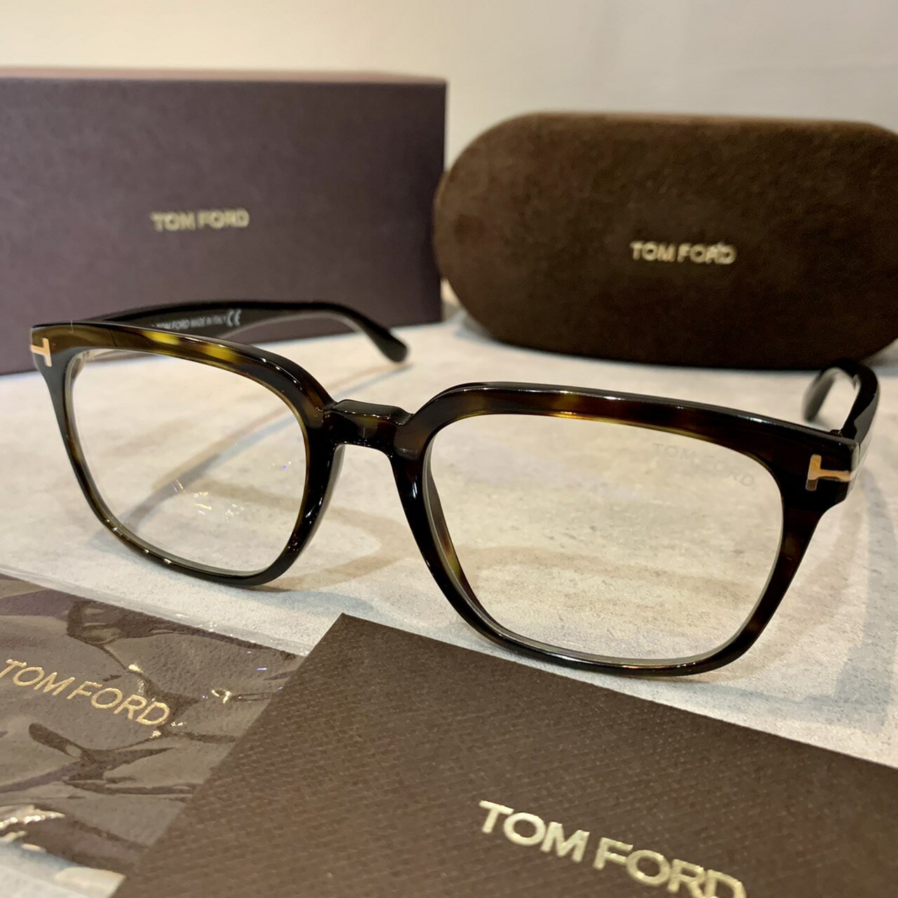 【送料無料】【正規品・新品】TOMFORD トムフォード TF5626 B FT5626 052 フルリム ウェリントン スクエア べっ甲 鼈甲 イタリア製 サングラス メガネ 眼鏡 メンズ レディース TOM FORD トム フォード 伊達 おしゃれ プレゼント ギフト 並行輸入品 クリスマス