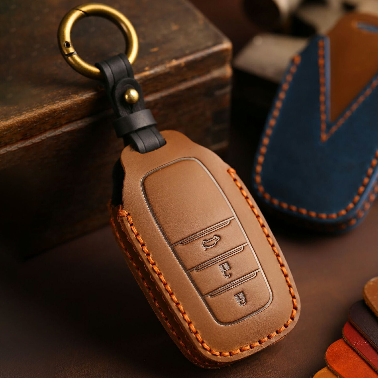 トヨタ専用 本革 2ボタン 3ボタン スマートキーケース ヤリスクロス ハリアー カローラ カローラツーリング GRヤリス など適用 キーカバー 革制 純正キー適合 保護カバー 鍵 スマートキー 衝撃吸収 汚れ防止 傷防止 プレゼント ギフト【取り寄せ】