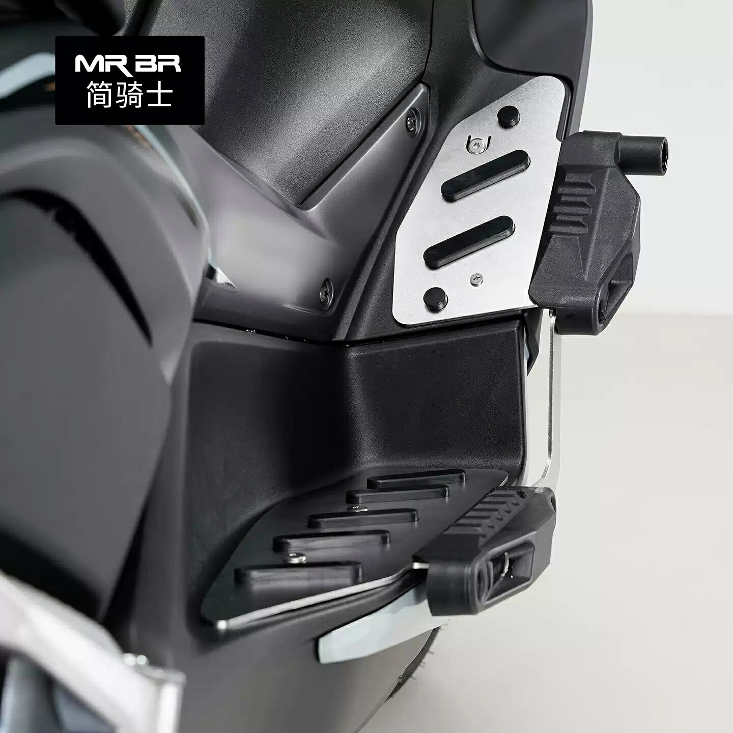 商品仕様 商品紹介 アンダーフレームキット 適合車種 XMAX 250ABS/XMAX300 25年式～ 商品内容 本体×1SET ※取り付け説明書は付属おりません。