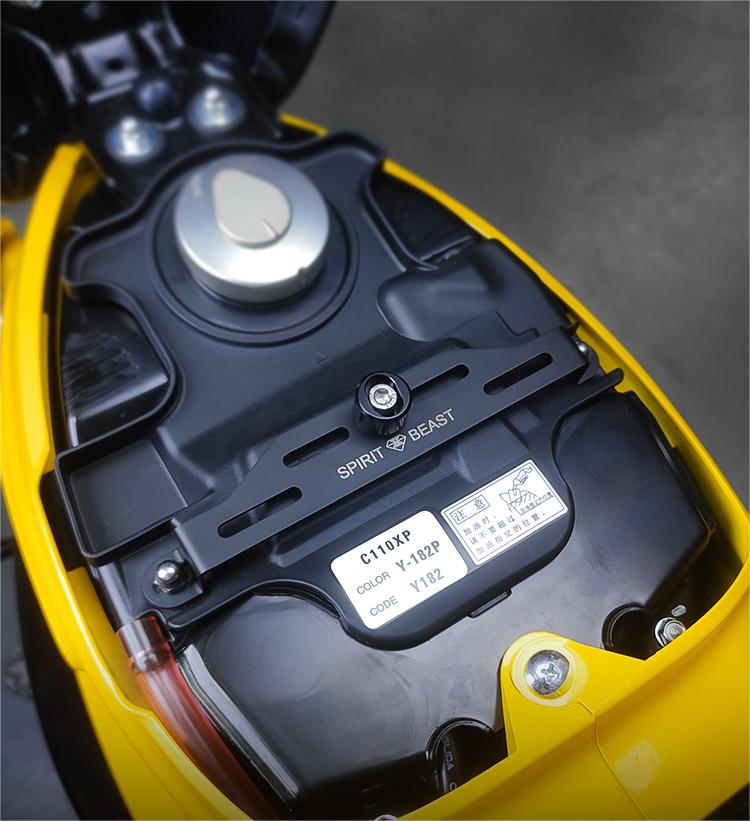 【取寄せ】ホンダ クロスカブ シート固定ステー 50 110 ストッパー ズレ防止 固定金具 安定 ブラック タックロール シート バイク用品 バイクシート カブシート カスタム カバー