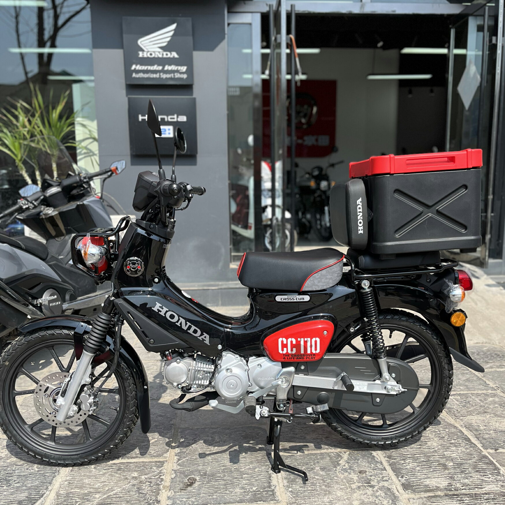 クロスカブ CC110 CC50 リアボックス 43l 大容量 ABS制 軽量 防水防塵 着脱しやすい 原付 スクーター 防犯対策 キーロック可能 取り付けベース付き トップケース 大容量 防水8級 防塵6級 アルミ 錆びにくい 取付ベース付 リヤボックス 汎用 トップボックス