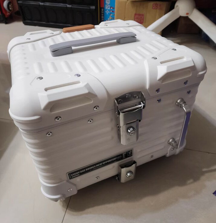 バイクリアボックス カブリアボックス トップケース 40L 45L アルミニウム バイクケース 防水 耐衝撃 リアケース 各色 丸め おしゃれ 可愛い スクーター 取寄せ