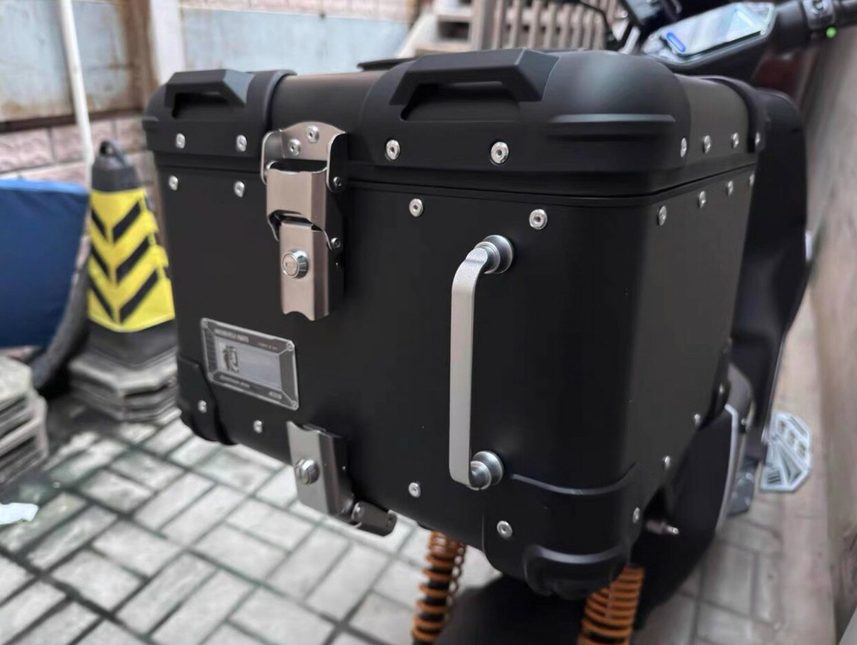 バイクリアボックス カブリアボックス トップケース 40L 45L アルミニウム バイクケース 防水 耐衝撃 リアケース 各色 丸め おしゃれ 可愛い スクーター 取寄せ