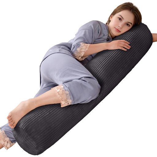 【商品仕様】サイズ:90x20cm 120x20cm(円筒形) 中綿:高弾性PP綿(ポリエステル100%)本体側地:通気性ポリエステル100% カバー素材:やわらかいコーデュロイ 【やわらかなコーデュロイカバー】心地よい肌触りのコーデュロイ素材を使用。円柱型デザインが、身体をやさしく包み込むようにフィットします。洗練された北欧風デザインが、お部屋の雰囲気を温かくおしゃれに演出。寒い季節にぴったりの保温性で、冬の夜も温かくお過ごしいただけます。 【多機能抱き枕】シンプルながら機能的な円筒形状の抱き枕は、寝室のインテリアをクラスアップさせます。頭枕、足枕、腰枕、読書枕、横向き寝枕などとして、様々なシーンで活用できます。 【ギフトにも最適】デザイン性と実用性を兼ね備え、年齢・性別を問わず幅広くご使用いただけます。大切な方へのプレゼントや誕生日・引っ越し祝いなど特別な日のギフトとしておすすめです。 【お手入れ簡単】コンパクトに圧縮梱包されています。抱き枕を取り出した後は、軽くたたいてほぐし、通気性の良い場所で日干しをすることで、フワフワの状態に戻ります。定期的なケアで、快適性を長く維持できます。