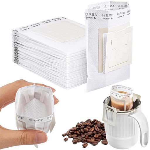 【食品グレード素材】使い捨てコーヒーフィルターバッグは無毒・無臭の食品グレード不織布で製造されています。耐引裂性・耐熱性に優れ、破れにくい仕様となっております。 【携帯用デザイン】コンパクトな使い捨てフィルターは耳掛け式設計で持ち運びが容易です。ご家庭・オフィス・旅行・アウトドア・キャンプなど、様々なシーンで活躍します。 【使いやすい】フィルターを剥がし、耳部分をカップに引っ掛けます。コーヒー粉を入れてお湯を注ぎ、抽出完了後にフィルターを外すだけで、美味しいコーヒーをお楽しみいただけます。 【使い捨て】本製品は使い捨て仕様のため、再利用はできません。使用後はそのまま廃棄可能です。生分解性に優れ環境に優しく、環境汚染を抑えます。 【互換性】サイズ:9x7.5cm、内容量 50 個入り。一般的なほとんどのカップに対応し、コーヒー・紅茶・各種ホットドリンクの抽出に最適で、場所を選ばずご利用いただけます。