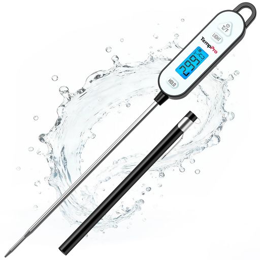【徹底防水&amp;お手入れ簡単】キッチンは水や油との戦いの場。このデジタル料理用温度計は高い防水等級IPX7を取得しており、まるごと水洗いできる衛生設計です。調理中に汁がかかっても、唐揚げ後の油汚れでも流水でサッと洗い流せて常に清潔。バーベキューやアウトドアシーンはもちろん、湿気による故障が多いキッチンでも長持ち設計なので安心してご利用いただけます。 【超高速応答&amp;幅広い温度域】予熱中の油温から、焼き上がりのステーキまで。テンププロ速読肉用温度計は立ち会い調理で待ち時間のストレスを感じさせない2~4秒の高速応答で、ベストなタイミングを逃しません。デジタル温度計の測定範囲は氷点下マイナス50度~300度と圧倒的な広さで、低温調理から、高温の天ぷら油、さらには飴細工やキャラメル作りまで、あらゆるシーンで瞬時に適温を捉えます。 【中心温度で完全管理】0°C~100°Cの常用域ではプラスマイナス1°Cの高精度。細いプローブを食品に刺して直接内部を測定する中心温度計・接触温度計だからこそ、非接触式よりも正確。肉料理の中心の火の通りを判断して「表面は焼けたけど中が生」という加熱不足や食中毒を防止します。
