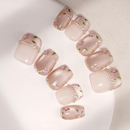 ✨100%ハンドメイドデザイン✨ LemiVibeはショートネイル専門ブランドです。過去8年間で、3000組以上のショートネイルをデザイン・制作してきた実績があります。ショートネイルは、可愛くて個性的。さらに仕事や日常生活の邪魔にならず、美しさと実用性を兼ね備えています。