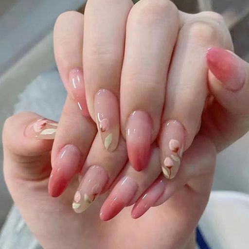 【内容】ネイルチップ 24枚+交換用両面テープ 24枚+ネイルファイル 1個+木製スティック 1本 【自然なフィット感】環境に優しいABS素材を採用し、通気性があり光沢があります。裏面が薄く、表面が厚いデザインにより、爪の表面に簡単に密着し、自然な仕上がりを実現!耐久性が高く、破損しにくく、繰り返し使用可能です。 【多彩なデザイン】シンプルでエレガントな無地やフレンチネイルから、肌色に自然に溶け込むマットカラー、華やかなグリッターデザイン、クールなブラックまで、ファッションコーディネートに合わせやすいデザインを厳選しました。 【簡単・使いやすい】ネイルサロンに行かなくても、ご自宅で手軽にネイルチップを貼ることができます。ネイル初心者でも簡単に扱え、トレンドのネイルを楽しむことができます。 【プレゼントに最適】友人や家族、大切な人への贈り物として、高い評価をいただいています。職場や学校生活、フォーマルな場面からカジュアルな日常まで、あらゆるシーンに気軽に合わせられます。