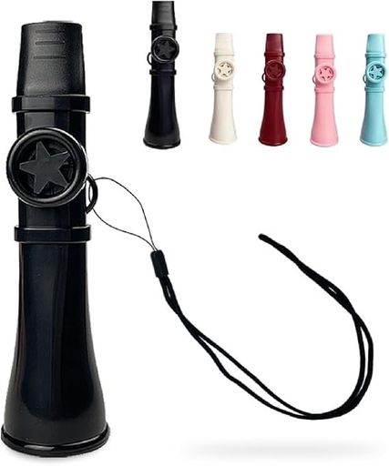 【軽量ポータブル設計&amp;付属ストラップ】手のひらサイズの超軽量設計で、アウトドアや旅行にぴったり。付属のストラップで首から掛けられるので、移動中も紛失の心配がなく、いつでもすぐに演奏を楽しめます。 【誰でも簡単マスター】特別な音楽スキルは不要!鼻歌を歌うだけで簡単に音が出せます。初心者やお子様でもすぐに楽しめるため、音楽教育の第一歩として最適な楽器です。 【全世代対応の万能楽器】お子様の知育玩具から、大人の音楽愛好家、パーティーの盛り上げ役まで、あらゆる年齢層とシーンで活躍します。カラフルなデザインで、贈り物としても喜ばれます。 【調整可能な音色で個性を表現】ダイアフラムカバーを回転させるだけで、音色のニュアンスを簡単に調整可能。お好みの響きを見つけて、自分だけのオリジナルサウンドを創造できます。 【高品質&amp;衛生的な素材】プロ仕様の高品質PP樹脂を採用し、耐久性と優れた音響性能を両立。表面は滑らかで抗菌加工も施されているため、清潔に保てて、長時間の演奏でも快適です。