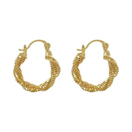 【材質】真鍮(18Kゴールドメッキ)。【サイズ】約 高24mm*幅22mm。【重さ】約2g。 【デザインポイント】最新のねじれロープの簡単なピアス。上品で高級感溢れる、時代遅れしないオシャレでたおやかに演出してくれます。揺れる度に高級感を湧き立たせ、お顔周りをぐっと華やかに、存在感しっかり!いつものコーディネートをよりラグジュアリーに魅せてくれることから、大切な方へのプレゼントや自分へのご褒美にもおすすめです。 【金属アレルギー対応】ピアスはk18メッキの材質を採用、通常のk 18めっきとは異なり、厚くめっきされています。快適が装着で、汗をかいてもかゆくならない、肌に敏感な方は安心していただけます。日常用に身に着けるアクセサリーとしておすすめのレディースピアスです。 【中折れ式フープ】簡単につけ方ワンタッチで着脱ができ、付け外しが簡単!。大きく開くからつけやすいのが中折れ式フープの魅力!遮断式ですので着けやすく、キャッチをなくす心配もいりません。