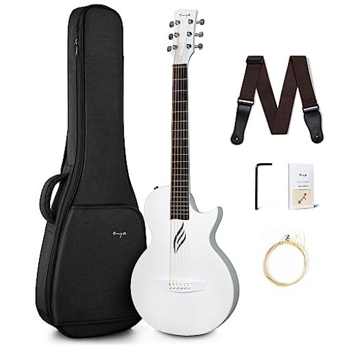 連続8分音符【革新性】Nova Goアコースティックギターはカーボン30%混のポリカーボネイトで一体成型され、高い剛性・軽さ・耐湿性・耐高温/低温・耐水性を備えた革新的なギターです。 連続8分音符【新たなサウンドキャラクター】伝統的な木製ギターに比べNova GOははるかにブライト(明るい)な出音と長いサスティーンを持っています。そしてサイドサウンドホールは自身の演奏をクリアに耳に届けます。高品質なキュプロニッケル(白銅)のラウンドフレットを採用して、演奏をよりスムーズにし、さらなる安定したサスティーンをもたらします。フレットエンドは丸め処理がされ演奏時の指の引っ掛かりもありません。 連続8分音符【堅牢でポータブル】Nova Go全長は約910mmです、重量1.7Kg、軽量でポータブル。温度や湿度の変化に全く影響を受けないのでアウトドアでガンガン楽しめます。車載、旅行に最適のギター。 連続8分音符【細部設計】Nova Go ギターは、演奏性と快適さを向上させるいくつかの革新的な機能を備えています。 ゼロフレットデザインにより、スムーズな弦アクションと簡単な和音交替を体験できます。