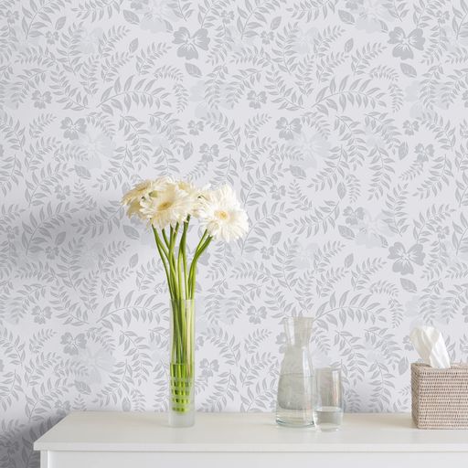 🌺【柄物アクセントクロス】薄灰色の花柄を中心的なモチーフを取り入れた壁紙シールです。浅いグレーが優しく、細かく描かれた花柄が可愛く、空間を明るく彩ってくれています。可憐な花草柄の壁紙は、華やかさとやすらぎを与える空間を作って...
