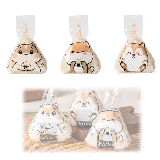 【三角おにぎり用】三角おにぎりを包みやすい形状のおにぎりフィルムです。おにぎりラップ、おにぎり袋、おにぎりポッケとして、お弁当や外出用のおむすび包装に使えます。 【可愛い動物柄3種】ハムスター風、柴犬風などの可愛い動物柄を含む3種混合タイプです。透明フィルムで中身が見やすく、子供用のお弁当、通勤、通学、遠足にも使いやすいです。 【4ステップで包装】袋を広げておにぎりを入れ、両端を中央に押し込み、表裏を合わせて裏面に押し付け。毎日のおにぎり作りを手軽にします。 【引き裂きやすい口】上部のOPEN表示部分から開けやすい仕様です。外出先でも袋を開けやすく、手で直接おにぎりに触れにくいため、昼食時にも扱いやすい設計です。 【サイズと使用上の注意】サイズは約15.7x11.5cm、上部約3.5x5cm、50枚入りです。耐温約110°Cで電子レンジ対応ですが、蒸し煮や高温調理には使用しないでください。