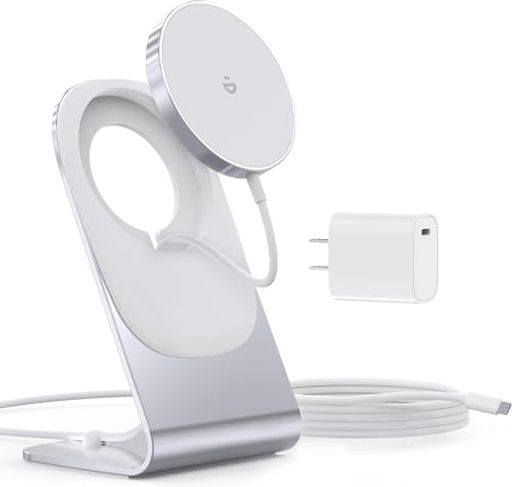 【MagSafe充電器+ 20W PD USB-C充電器+MagSafe充電スタンド】 人気のMagSafe対応ワイヤレス充電器、専用スタンド、PD 20W USB-Cアダプターの3点セットです。iPhone 12〜17シリーズにピタッとくっついて、安定して充電できます。※ご注意:1付属のアダプターは有線急速充電にも対応。2スタンドは同梱のmagsafe充電パッド専用です。3ケースを付けたままご使用になる場合は、MagSafe対応のマグネット付きケースをご使用ください。43mm以上の厚さの携帯電話ケースや金属物(鍵、クレジットカード、金属製の携帯電話ケース、金属リング)を充電器と充電デバイスの間に置かないでください。磁石のないケースには対応しておりません。 【ワイヤレス充電パッドとマグセーフ充電スタンドを切り替えられる】付属のスタンドは、同梱のmagsafe充電器を取り付け・取り外し可能です。取り付けるとマグネット式スタンドとして使用でき、強力な磁力でしっかり吸着し、落下の心配がありません。自宅・オフィス・テレワークに最適です。