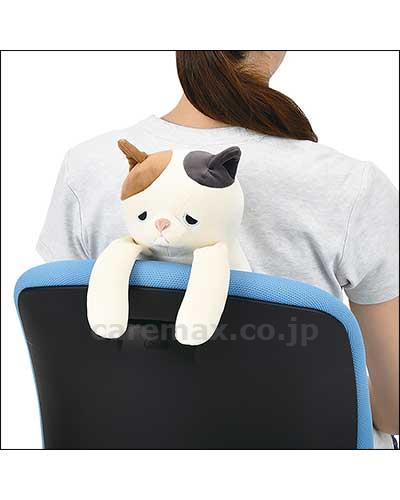 商品の仕様 ●サイズ／幅16×奥行9×高さ31cm ●重さ／約390g ●材質／側地：ポリエステル95％・ポリウレタン5％、中材：ポリエステル・ポリウレタン・ポリエチレンビーズ ●生産国／中国 商品の説明 ・お腹にツボ押しのボールが2つ入っており、イスに引っ掛けて背中をマッサージ。自宅やオフィスで使えるリラックスアイテムです。 ・椅子に引っ掛けて背中ぐりぐり。