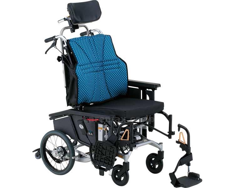 商品の仕様 ●サイズ／全幅56×全長113×全高111～134cm、座面：幅42×奥行42cm、前座高：45cm ●車輪サイズ／前輪6×後輪12インチ ●重さ／約21.3kg ●材質／アルミ ●電源／AC100V ●充電時間／約6時間 ●最大使用者体重／120kg ●標準機能／折りたたみ、リクライニング、ティルティング、クッション、スイングアウト、フットブレーキ、介助ブレーキ、ノーパンクタイヤ ●生産国／中国 商品の説明 ・ティルト＆リクライニングを搭乗者自身も調整できる電動タイプ車いす。 ・背と座の角度調整をコントローラーのボタンで操作。 ・「ゆったり」｢しっかり｣快適・座幅42cm・背シート53cmで背の高い利用者でもしっかり背中を高い位置までサポートできます。