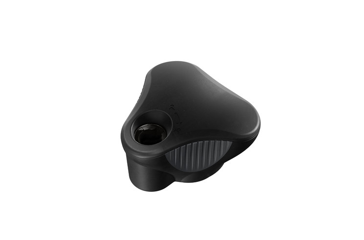 Thule AcuTight Knob 528フレームホルダー付きリアマウント式サイクルキャリア用の、トルクリミッター・アクセサリー。従来の標準ノブからグレードアップしました。【機能】・トルクリミッターを内蔵したThule AcuTightノブ。固定位置までくるとクリック音が鳴り、正しく装着されていることがわかります。 ・ホルダーの締めつけ不足や締めすぎを防ぐ、締めつけトルクの抑制機能。 ・手に馴染む形状のソフトグリップ。 ・Thule AcuTightノブは、フレームホルダーを備えたリアマウント式Thuleサイクルキャリア全製品に対応。