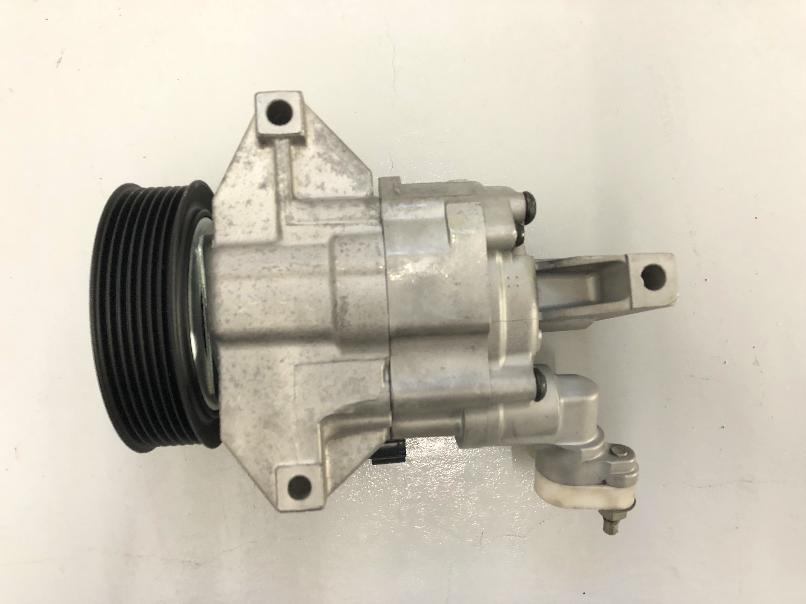 リビルト エアコン コンプレッサー　ノート E11※付属着払送り状で要コア返却