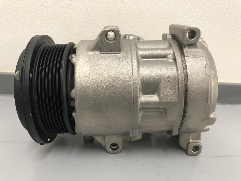 リビルト エアコン コンプレッサー　アイシス ANM15※付属着払送り状で要コア返却