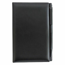 PVC付箋メモ(ペン付き) ブラック持ちやすいB7手帳サイズのPVC付箋付メモ帳メーカー型番 : S3206 色柄 : ブラック 内容 : 本体(約130×90×12mm)・メモ(70枚)・付箋(中)(25枚)・ペン×各1、インデックス付箋(25枚)×5 材質 : PVC・上質紙・ABS 原産国 : 中国 箱の種類 : PP袋 箱サイズ : 約170×100×20mm(入) 箱入重量 : 約102g