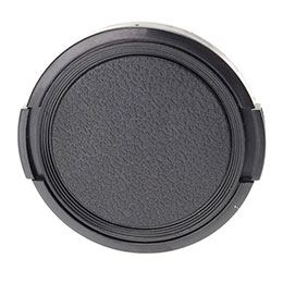 ワンタッチレンズキャップII 49mmレンズをキズやゴミから護ります。ワンタッチで取付け・取外しができます。フィルターを装着したままでも取付けられます。49mm用 外つまみ型 寸法(約) : 厚み7×幅(つまみ〜つまみ)55.5mm 製品重量(約) : 8g 主要材質 : プラスチック カラー : ブラック 原産国 : 台湾