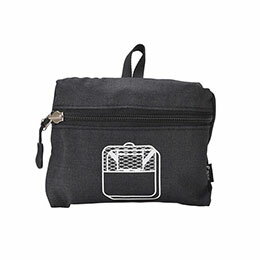 Eトラベル トラベルメッシュポーチ M ブラック旅行先での荷物の整理やプラスアルファの収納に便利な折りたたみできるトラベルメッシュポーチ。広げるとメッシュから中身が見えるハンドル付きのマチ付きケースに。中にはジッパーポケットと衣類を抑えられるベルトが付いています。使用時サイズ(約):W28×H28×D8cm 収納時サイズ(約):W16×H12×D5cm 製品重量(約) : 130g カラー : ブラック 原産国 : 中国