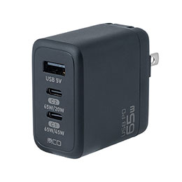 ノートPCとスマートフォンを同時に高速充電USB PD65W対応でノートPCもしっかり充電できます Type-C端子2ポート搭載で2台同時に高速充電可能 従来の機器も充電可能なUSB-A端子搭載 スマートフォンの超高速充電可能な4.5A PPS対応 接続するだけで自動で最適最速な充電が可能 GaN採用で持ち運びにも最適なコンパクトサイズ ※本製品で各機器を充電する充電する場合はメーカー純正品、USB-IF認証品、 または弊社製UPD-2AシリーズなどUSB PD充電に対応したケーブルをご使用ください。 ※USB充電ケーブルは付属しておりません。別途各対応ケーブルが必要になります●入力(INPUT) : PD/QC充電に対応したスマートフォン・タブレット、ゲーム機、モバイルバッテリーなど ●出力(OUTPUT) : AC100-240V/50〜60Hz 0.8A Max ●同時使用時 : Type-C 1 5V3A、 9V3A、 12V3A 15V3A 20V2.25A (45W) ●インターフェイス : Type-C(メス)x2、USB A(メス)x1 ●規格 : USB Power Delivery 3.0、USB BC1.2 ●本体寸法 : W30×D55×H52mm ●重量約130g