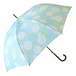 MKNオリジナルテキスタイル/風に強くて丈夫な耐風傘まあるい白い「コデマリ」のお花の中に白文鳥さんがくっついている、ペールトーンの水彩風プリント。 優しい色合いのピンクと、くすみブルーの2色展開です。 傘を留めるネームバンドにはシリーズ共通の金糸の花モチーフ刺繍&花モチーフのホックボタン付き。 ほどよい太さの木製ハンドルは持ちやすく、幅広い年齢層の方におすすめです。 贈り物にぴったりなメッセージタグも付いています。文鳥クラスタさんにおすすめですよ!! 強度と柔軟性に優れたガラス繊維強化プラスチック「グラスファイバー骨」を親骨と受骨に使用しています。 風に強くて折れにくく、また軽くて錆びにくい丈夫なワンタッチジャンプ雨傘です。・生地 : ポリエステル100% ・手元の素材 : 合板 ・親骨&受骨の素材 : グラスファイバー ・中棒の素材 : スチール ・開閉 : Bジャンプ式 ・保証期間 : 初期不良対応 ・生産国 : 中国 ※ご使用の際は、生地をほぐしてからゆっくりと開閉してください。無理に開くと骨が折れたり傘全体に負担がかかり故障の原因になります。 ※製品には尖った部分があります。常に周囲の安全を確認してご使用ください。 ※ステッキがわりに使用しないでください。 ※手元、または骨の先端がこわれたまま使用しないでください。 ※振り回したり投げたりしないでください。強風時は破損する恐れがありますので使用しないでください。 ※傘は必ず手に持ってご使用ください。 ※生地には防水加工を施していますが刺繍部分やその他特殊加工の部分から雨が漏れる可能性があります。 ※天然素材や濃い色の生地を使用している場合色落ちや色移りすることがありますのでご注意ください。 ※使用時は水分をよく切って陰干しをしてから保管してください。※お子様には保護者の方からご注意ください。 ※画面上と実物では、多少色具合が異なって見える場合もございます。ご了承下さい。
