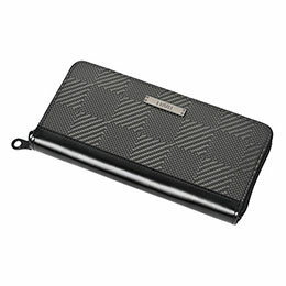 日本の技術が生んだ極上の強さと美を堪能できる逸品■高強度カーボン繊維と西陣織りの融合 財布本体には、カーボン繊維を伝統的な西陣織りの技術で日本古来の市松柄に織り上げた特別な織物を使用。 さらに、オートクレーブ加工によるPU加工を施すことで、...