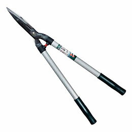 軽量アルミ柄刈込鋏軽量タイプで長時間の作業も疲れ知らず。 サビに強いアルミ製グリップ採用です。メーカー品番 : A128 サイズ : 全長66cm 素材 : 刃…刃物鋼、柄…アルミ、グリップ…PVC 本体重量 : 約580g 生産国 : 中国