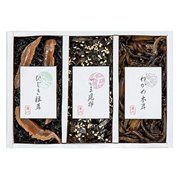 御昆布 3品佃煮詰合せ明治35年より伝えられてきた調味料を佃煮に全て染み込ますことによりふっくらとしっかりした味に炊き上げる事ができる「直火釜炊き製法」にて製造した佃煮の詰合せ商品です。メーカー品番 : 200-41 セット内容 : わかめ木耳(50g)・ごま昆布・ひじき椎茸(各45g)×各1 賞味期限 : 常温10ヶ月 アレルゲン : ごま・大豆・鶏肉・豚肉 箱サイズ : 12×17×2.8cm 重量 : 0.2kg ※デザイン・内容等が変更になる場合がございます。