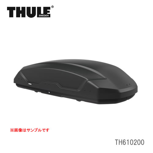 シンプルで実用的機能を兼ね備えたルーフボックスTHULE PULSE2 M TH610200【主な機能】●両開き左右どちらからも開閉可能だから、駐車場所を選ばない。●PowerClickクイックマウント採用工具不要でベースキャリアに固定でき、適正トルクに達すると「カチッ」と音が鳴る安全設計。●タフな耐候性傷や紫外線、悪天候に強い高品質な高強度ABS・ASAプラスチック素材を採用。【主な仕様】容量：400L最大積載量：75kg外寸：175 x 81 x 42 cm内寸：167 x 69 x 39 cm本体重量：16 kg積載可能なスキー板（組）：4～6積載可能なスノーボード：3～4スキーの最大長さ：155cmカラー：マットブラック