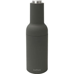調理しながら片手で挽ける電動ミル・本体を逆さまにするだけで調味料が 自動で挽ける ・フタを外したりボタンを押す手間は いっさいなし ・料理のアクセントや仕上げに 挽きたてのソルトペッパーミルを ・挽く粗さを無段階で調節可能 ・水洗い、丸洗いOK ・便利な乾電池式 ・片手で持ちやすいスマートボディ●カラー : スモークグレー ●サイズ : 約φ7×H22.5cm ●重量 : 約335g ●材質 : ステンレス、ABS、セラミック ●電源 : 乾電池式(単4アルカリ6本) ●保証期間 : 1年間 ●生産国 : 中国