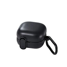 LinkBuds Clip用 TOUGH SLIM Lock ハイブリッドケース ブラック■落下時の飛び出しを防ぐロック機能と、独自設計のエアークッションで守る、軽く、衝撃に強いLinkBuds Clip用TOUGH SLIM Lockケースです。 ■ロック機能を搭載しているため、ケースの蓋をしっかり固定できます。 ■ケースの内側に配置した独自設計のエアークッションで落下時の衝撃を和らげます。 ■シリコン素材より強く耐久性に優れたTPU(熱可塑性ポリウレタン)素材を使用し、ポリカーボネート素材と特殊成形することで強じんな耐久性としなやかな弾力性を実現しました。 ■ケース装着時でもインジケーターランプが見えるので、機器本体の状態を一目でチェックできます。 ■持ち運びしやすく、腰やかばんに装着できるカラビナ付き。ケース側面に取り付けることができます。 ■ケースを装着したまま、充電ケーブルでの充電が可能です。 ■※形状によっては接続できないケーブルがあります。■対応機種 : LinkBuds Clip ■セット内容 : ケース本体×1、カラビナ×1 ■材質 : TPU(熱可塑性ポリウレタン)、ポリカーボネート、亜鉛合金 ■カラー : ブラック