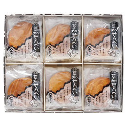 草加煎餅昔ながらの素朴な味で親しまれている草加煎餅 堅焼きならではのパリッとした食感と、醤油の香ばしい風味をお楽しみください。メーカー品番 : 47B-317 内容物 : 草加煎餅×28枚 賞味期限 : 製造日より約常温保存で約120日 アレルゲン : 小麦 パッケージ形態 : 化粧箱 箱サイズ : 約255×308×65mm