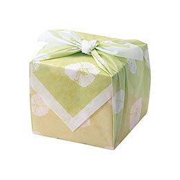 重箱包み 絞り柄 75cm (約75×75cm) グリーン 20枚入業務用で使用するおせち重箱用の重箱包みです。 重箱を華やかに包みます。 20枚入の小分けタイプです。 料理店様のおせち用などにいかがでしょうか。 ■適合サイズ : 75cm→6.5寸3段、7寸2段 90cm→7寸3段●サイズ : 約75×75cm ●保証期間 : 初期不良対応 ●生産国 : 日本