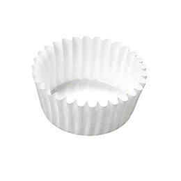 純白PET紙ケース 8F (底約φ5×H3cm) 300枚入厚手の紙+内側PET加工により食材の浸込みがしにくいカップです。 グラタン、キッシュ、カップケーキなど焼成用に。 冷凍食材、電子レンジ、オーブンレンジ対応。(耐熱温度180°〜220°) 直火・トースター使用は不可。紙扱いで可燃物処理が可能。 飲食店様の業務用品として使われているプロ仕様の商品です。 ご家庭用、ホームパーティーなどにも。素材、加工、生産、全て国産です。●サイズ : 底約φ5×H3cm ●保証期間 : 初期不良対応 ●生産国 : 日本