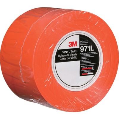 3M 超高耐久ラインテープ 971L 橙 101.6mm×32.9m 971L OR 101X32メーカー：スリーエム ジャパン(株)テープ・接着剤製品事業部【特長】●強靭な基材で耐久性に優れたラインテープです。●フォークリフトが頻繁に走行する現場でも切れにくく、めくれに強いです。●切れずにはがせます。●伸びにくい基材なので直線性に優れています。●糊残りが少ないです。【用途】●屋内用。●フォークリフトが頻繁に走行するエリアに。●重いパレットが多く通常のラインテープではすぐに切れたり、めくれたりする現場・倉庫用。【仕様】●色:オレンジ●幅(mm):101.6●長さ(m):32.9●厚さ(mm):0.432●テープカット条件:ハサミ、カッターが必要●粘着力(N/10mm):4.1●引張強度(N/10mm):120【仕様2】●超高耐久ラインテープ、はく離紙付き●引張強度:120N/10mm●はく離紙なし【材質／仕上】●基材:ポリ塩化ビニル●粘着剤:ゴム系【注意】●この商品は、一般消費者様向けの製品ではないため、表示や取扱説明書などが一般消費者様向けに表記・同梱されておりません。【商品情報】品番：971L OR 101X32発注コード：7078035JANコード：0068060766687原産国：アメリカ質量：2.3KG※画像はイメージです。