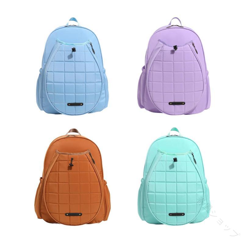 説明: 【高品質素材】: このテニス収納バッグは高品質のポリエステル素材で作られており、丈夫で耐摩耗性があり、防水性があります。長期間繰り返し使用できます。 【多機能】: テニスラケットポーチは前面にラケットポケットが付いており、ラケットを収納できます。バドミントンやテニス愛好家の方でも、スポーツ用品を収納するのに役立ちます。 【大容量】: バドミントンラケットバックパックのサイズは、長さ31cm、幅13cm、高さ46cmです。靴用のコンパートメントを備えた大容量で、収納に便利で取り出しやすいです。 【幅広い用途】: このショルダーバッグには上部にハンドル、サイドポケット、調節可能なショルダーストラップが付いており、バドミントン、テニス、スポーツフィットネスなど、さまざまなシーンに最適です。 【素晴らしい贈り物】: このテニスラケットホルダーバッグは、バドミントンやテニススポーツを愛する男性や女性、家族や友人への素晴らしい贈り物になります。 仕様: 素材: ポリエステル サイズチャート: 31cmx13cmx46cm/12.20インチx5.12インチx18.11インチ パッケージに含まれるもの: テニスラケットバッグ1個 注意: 手作業による計測のため、1～2cmの誤差が生じる場合がありますのでご了承ください。 ご購入前のご案内 ● サイズについて：スタッフ間で測り方を統一していますが、実寸に1～3cmの誤差がある場合がありますのでご了承ください。 ● 商品の色は、撮影時の光やモニターによって異なる場合がありますのでご注意ください。 ● 生地特性により匂いが感じられることがありますが、数日で気にならなくなります。 ● 他店舗と在庫を共有しているため、受注後に欠品となる場合があります。 ▼出荷前には全て検品を行っておりますが、万が一商品に不具合があった場合は、お問い合わせフォームよりご連絡くださいますようお願い申し上げます。営業日に対応いたしますのでご安心ください。 【原産国／製造国: 中国】 .テニスリュックはラケットポケット付きでテニスラケットカバーやバドミントンラケットカバーを収納可能。軽量で大容量、防水性と通気性に優れたスポーツバッグです。メンズ レディース 学生 通勤 通学 遠征 旅行用に最適。耐久性 クッション付き 折りたたみ 多機能キャリーケース。テニス バドミントン バッグ 人気 おすすめ セール ランキング スポーツ用品 収納 便利 高品質 新作 最新モデル ブランド 使いやすい。 指定された配送時間は承っておりません。【春風ショップ】