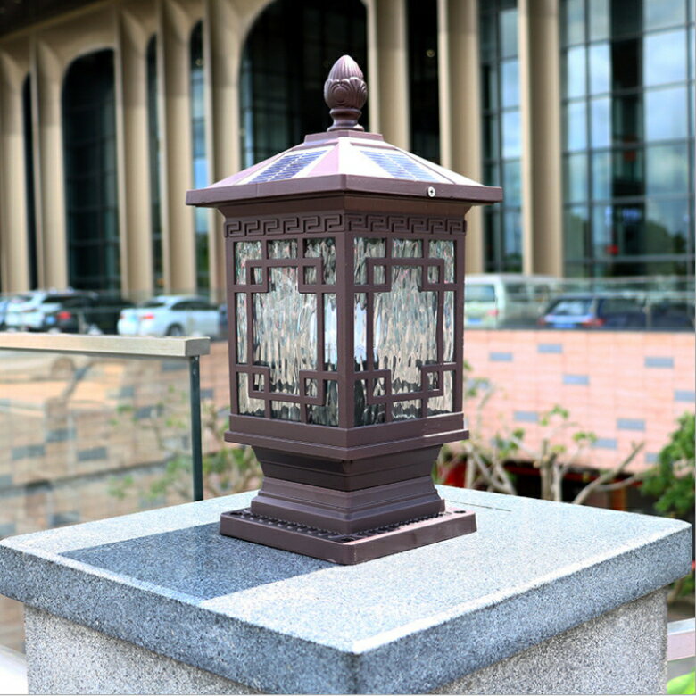 乐天商城 - ソーラーライト LED 門柱灯 柱上付け照明 高さ40cm ガーデンライト ソーラー照明 スタンドライト 屋外照明 防雨 駐車場 廊下 軒先 ガーデン 玄関照明 照明器具 門灯 外灯 レトロ 庭園灯