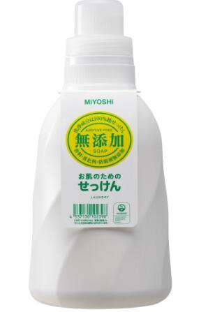 ベビー肌着や高級コットンなど柔らか衣類をよりふんわりと。 商品説明 ●もっとも刺激の少ないオレイン酸せっけんを原料に使用した衣類専用の液体せっけんの詰替用です。 ●くり返し洗ってもせんいを傷めることが少なく、液体なので溶け残りの心配もありません。 ●やわらかくふんわり洗い上げる無添加ですから、特にソフトに仕上げたい高級コットンや赤ちゃん用の肌着、敏感肌の方の肌着などをていねいに洗うのに適しています。 お肌の弱い方や敏感肌のための洗濯を考えて作った無添加の洗たく用液体せっけんです。 衣類などの繊維を傷めずに洗い上げるから、肌ざわりがやさしく、チクチク感もありません。石けんの作用で、柔軟剤なしでも衣類ふんわり。 環境配慮型新ボトルに変わりました。 ●お肌のためにつくられたスキンケア発想の洗たく用液体洗剤 ●洗浄成分は100％純せっけんだから、ふんわり仕上げ！ 繊維を荒らさない天然石けんなら、繰り返し洗う赤ちゃんの肌着洗いやタオル洗いにもおすすめです。 ●サトウキビ由来のバイオマスPEボトル使用 ●ミヨシ無添加シリーズは香料・着色料・防腐剤無添加 無香料・無着色。合成界面活性剤、エデト塩酸、蛍光増白剤など一切不使用。 □品名：洗濯用石けん（MIYOSHI Laundry Soap） □用途：綿・麻・合成繊維用 □液性：弱アルカリ性 □成分：純石けん分（30％脂肪酸カリウム） □正味量：1.1L □発売元：ミヨシ石鹸株式会社 □区分：日本製／洗濯用洗剤 洗たく用洗剤 ランドリー用品 衣類用洗剤 内容量 1100ml 成分 純石けん分30％（脂肪酸カリウム） 備考 ※標準使用量：水30Lに対し50ml。ベビー肌着や高級コットンなど柔らか衣類をよりふんわりと。 商品説明 ●もっとも刺激の少ないオレイン酸せっけんを原料に使用した衣類専用の液体せっけんの詰替用です。 ●くり返し洗ってもせんいを傷めることが少なく、液体なので溶け残りの心配もありません。 ●やわらかくふんわり洗い上げる無添加ですから、特にソフトに仕上げたい高級コットンや赤ちゃん用の肌着、敏感肌の方の肌着などをていねいに洗うのに適しています。 お肌の弱い方や敏感肌のための洗濯を考えて作った無添加の洗たく用液体せっけんです。 衣類などの繊維を傷めずに洗い上げるから、肌ざわりがやさしく、チクチク感もありません。石けんの作用で、柔軟剤なしでも衣類ふんわり。 環境配慮型新ボトルに変わりました。 ●お肌のためにつくられたスキンケア発想の洗たく用液体洗剤 ●洗浄成分は100％純せっけんだから、ふんわり仕上げ！ 繊維を荒らさない天然石けんなら、繰り返し洗う赤ちゃんの肌着洗いやタオル洗いにもおすすめです。 ●サトウキビ由来のバイオマスPEボトル使用 ●ミヨシ無添加シリーズは香料・着色料・防腐剤無添加 無香料・無着色。合成界面活性剤、エデト塩酸、蛍光増白剤など一切不使用。 □品名：洗濯用石けん（MIYOSHI Laundry Soap） □用途：綿・麻・合成繊維用 □液性：弱アルカリ性 □成分：純石けん分（30％脂肪酸カリウム） □正味量：1.1L □発売元：ミヨシ石鹸株式会社 □区分：日本製／洗濯用洗剤 洗たく用洗剤 ランドリー用品 衣類用洗剤 内容量 1100ml 成分 純石けん分30％（脂肪酸カリウム） 備考 ※標準使用量：水30Lに対し50ml。