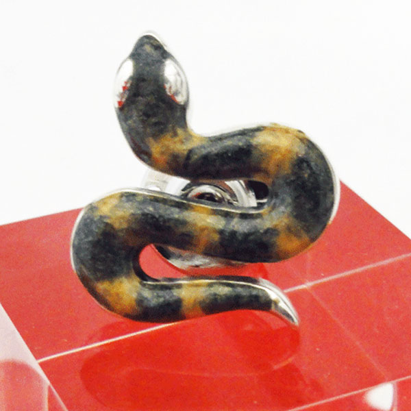 ヘビ（蛇）のラペルピン　SATURNO イタリア製